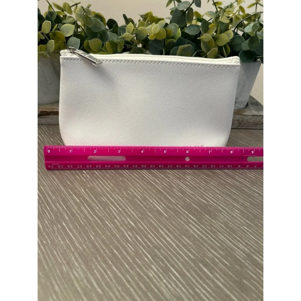 Elemis White Faux Leather Cosmetic Makeup Bag‎